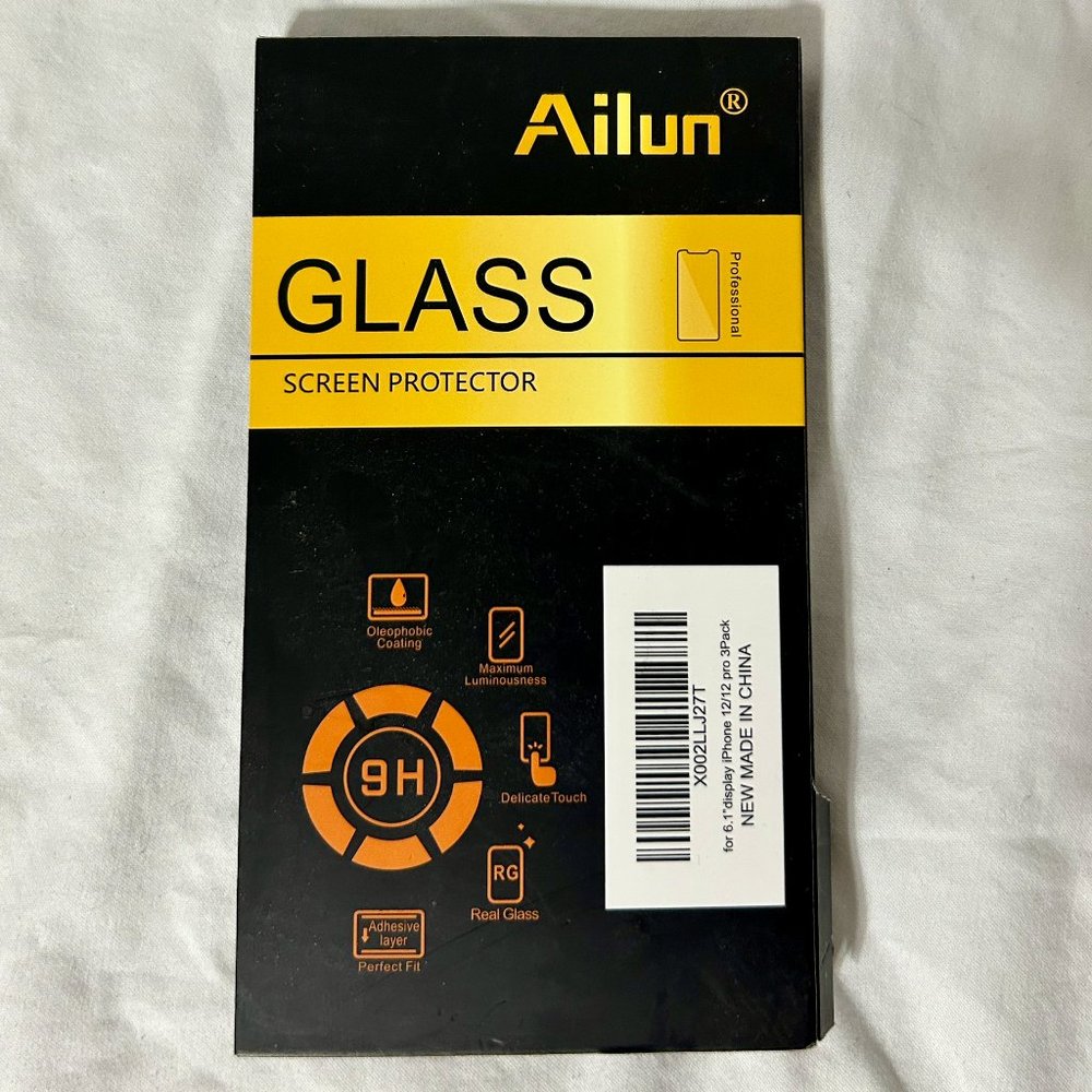 *NWT* IPHONE 12/12 PRO GLASS SCREEN PROTECTORS (SET OF 3)